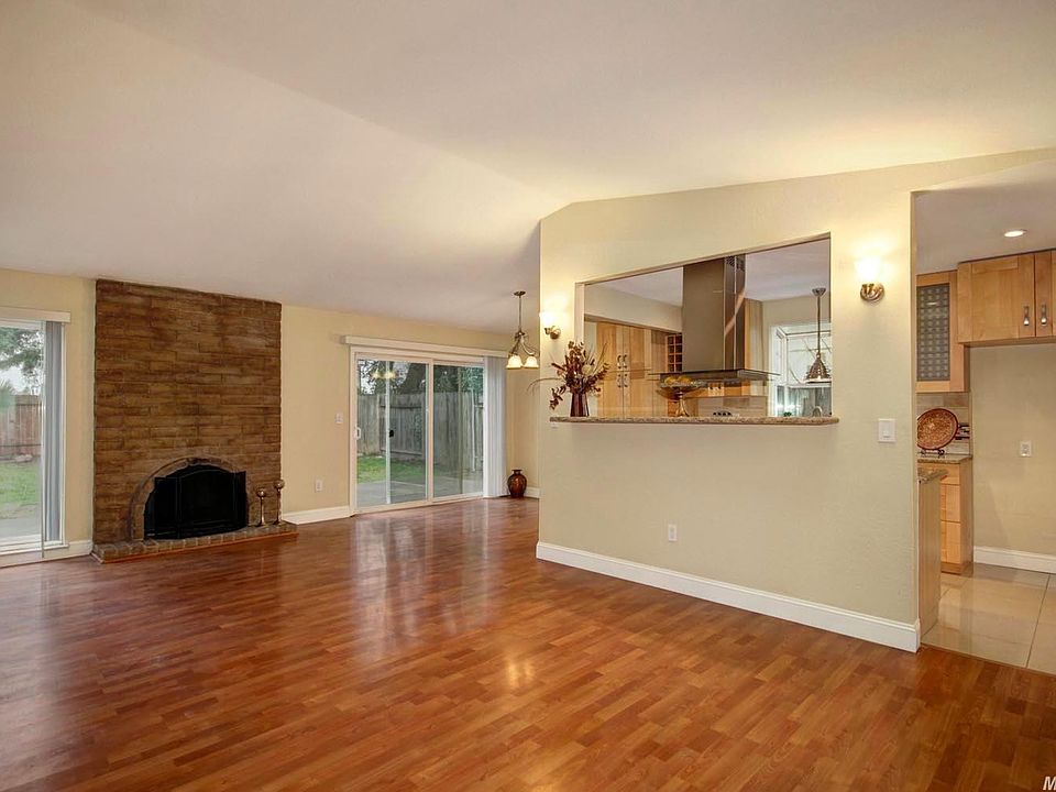 2nd image of 1 Pelican Ct