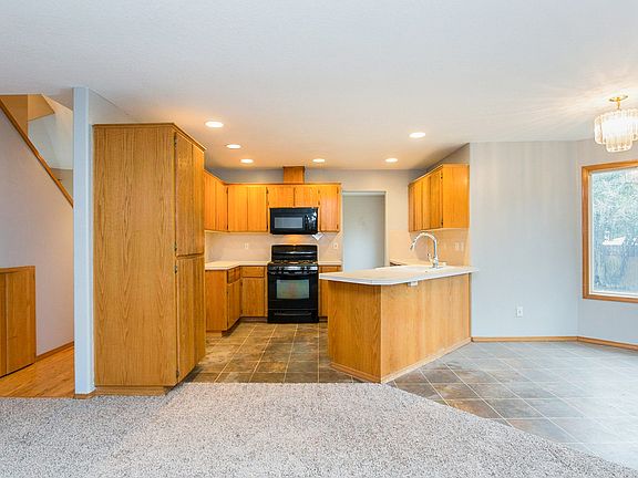 2nd image of 2215 SE Nordlund Ct