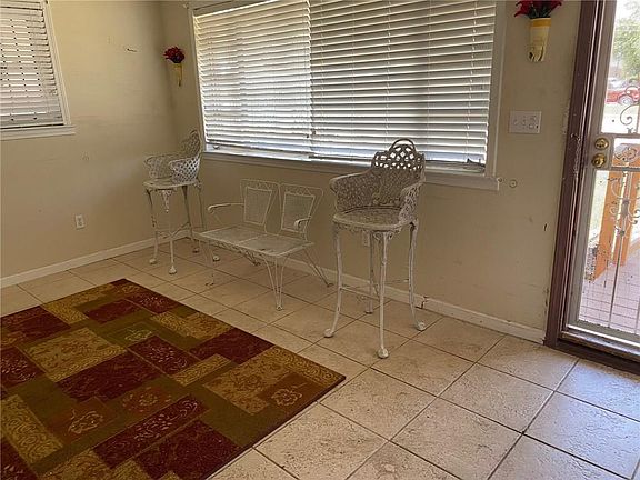 3rd image of 2224 Robert E Lee Blvd
