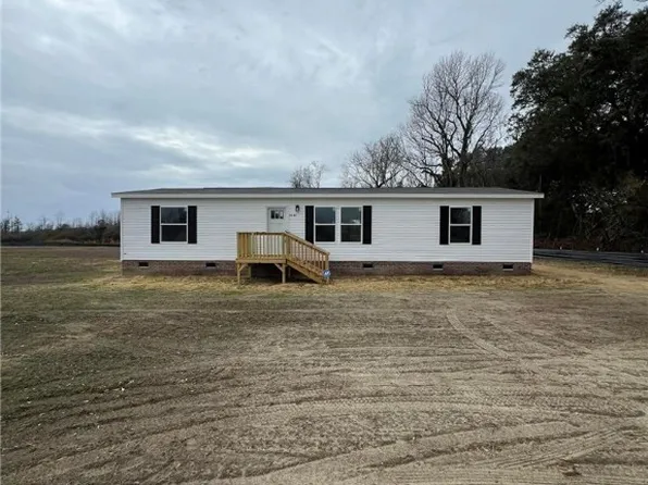 9640 S Chicken Rd, Fairmont, NC 28340