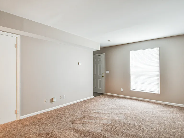 Fox Hunt Apartments — Photo 43