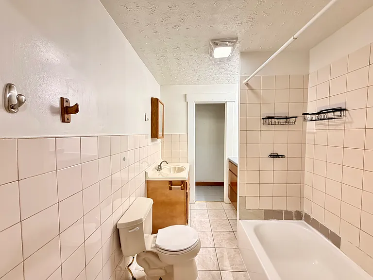 223 S 6th St — Photo 13