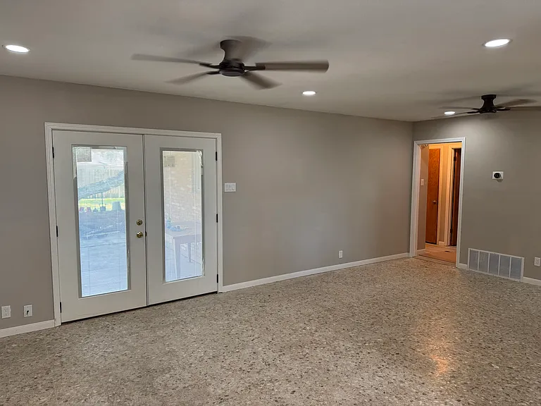 4629 Janssen Dr — Photo 3