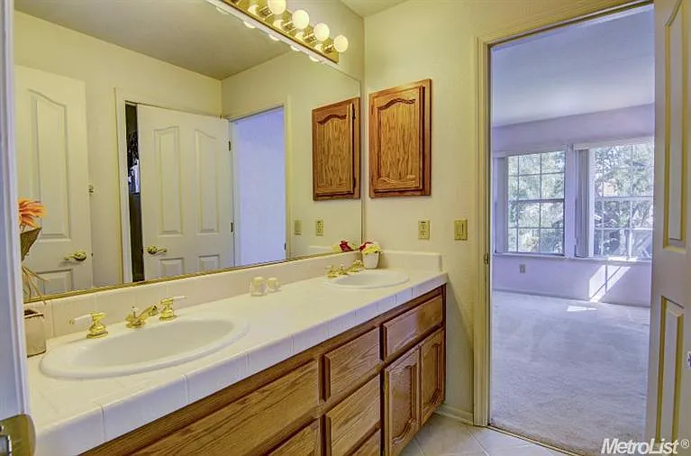 6 bed, 3132 sqft, $3,600 — Photo 2