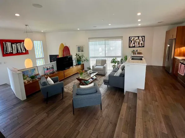 2851 N Buzz Ct, Los Angeles, CA 90039