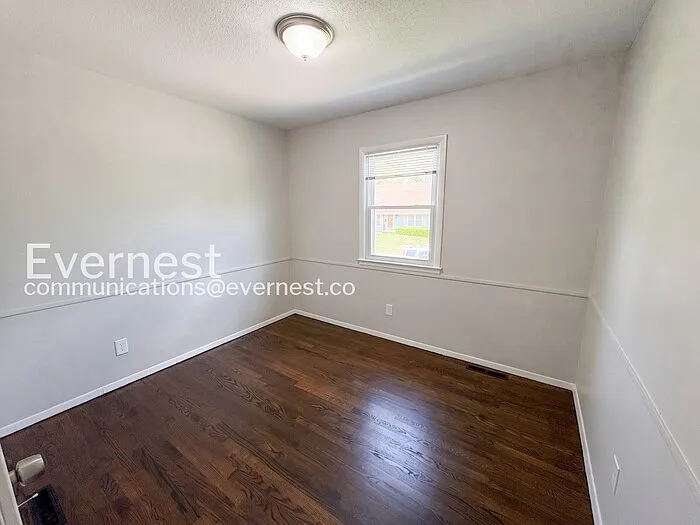 11912 Beacon Ave — Photo 15
