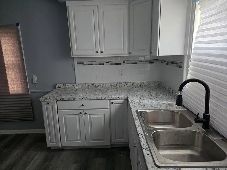 12840 Kilbourne St — Photo 7