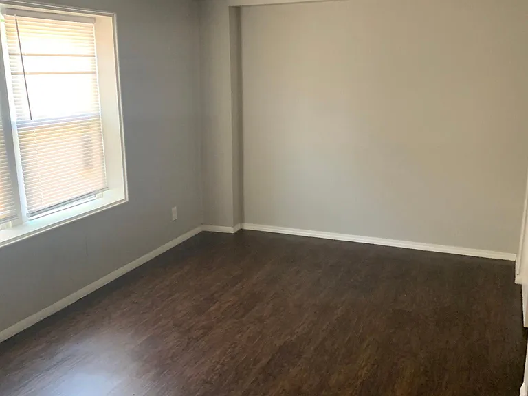 406 N Cedar St — Photo 3