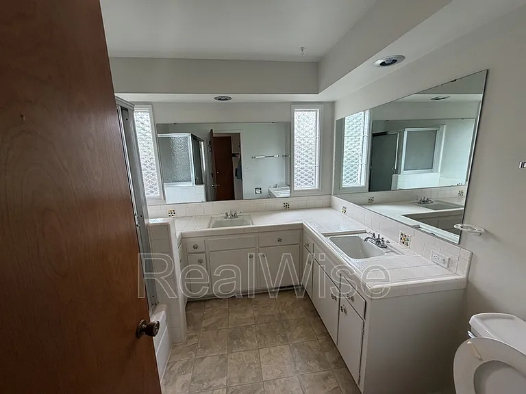 710 NW Midland Ave — Photo 36