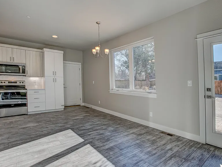 817 Cherokee Dr — Photo 10