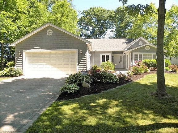 Front yard with curb appeal!