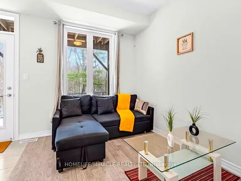 27 Folcroft St — Photo 1