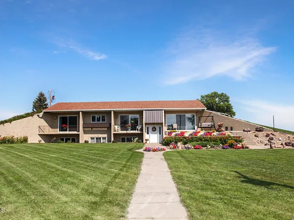 210 E Oak Ave, New Salem, ND 58563