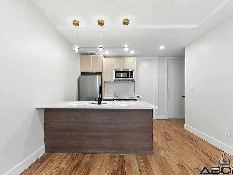 242 Montrose Ave #1A — Photo 3