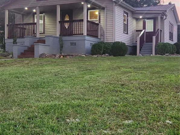 8 N Summit Ave, Granite Falls, NC 28630