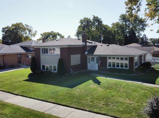 4537 W 102nd St, Oak Lawn, IL 60453