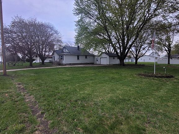 3rd image of 440 E Main St