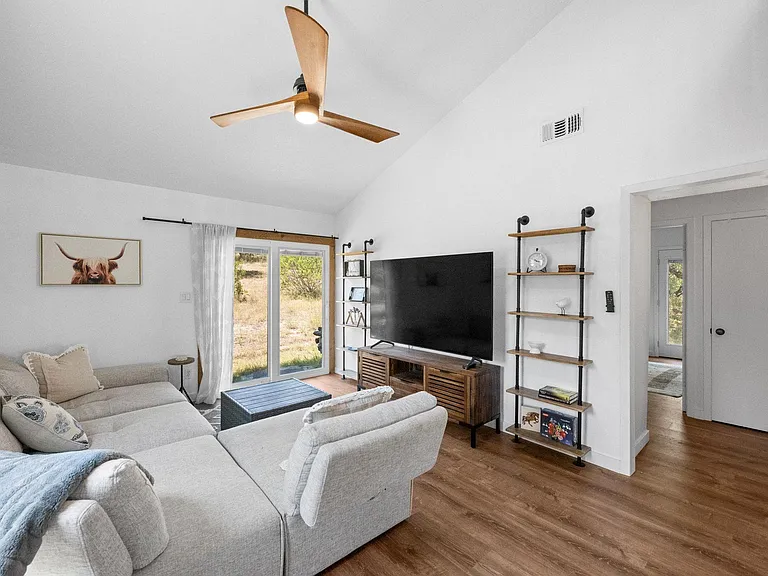 650 Springlake Dr — Photo 4