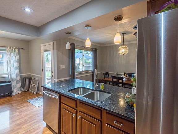 4th image of 1126 Bryan Dr