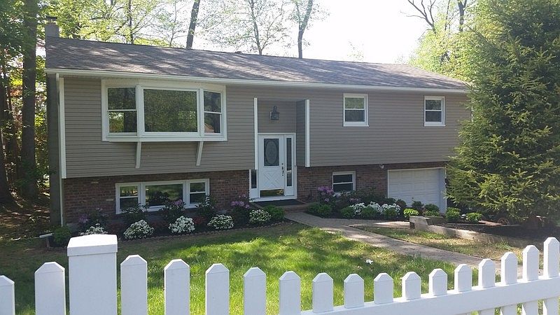 1st image of 3193 Mohegan Ave