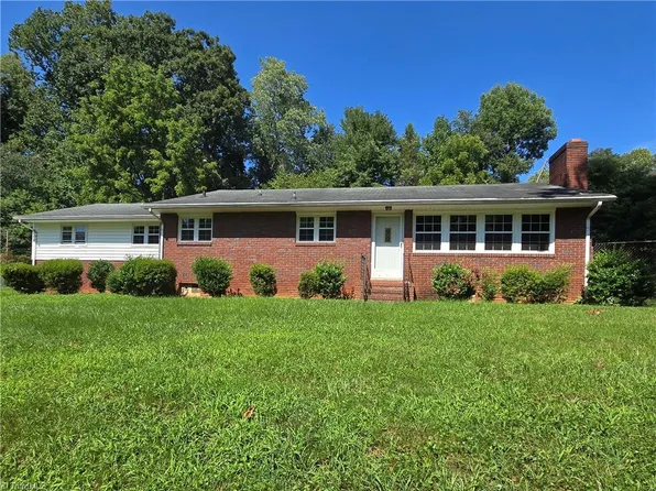 5167 N Cherry St, Winston Salem, NC 27105