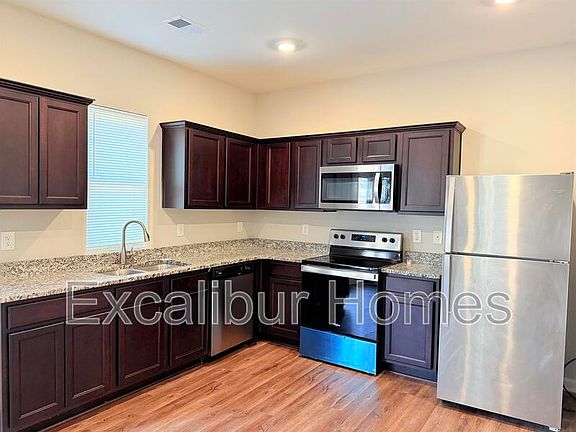 5th image of 301 Pescara Ct