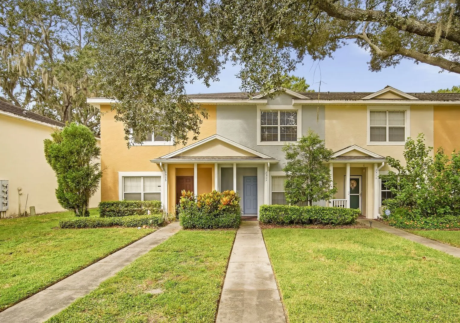2/2 Tampa Townhouse with Loft + Bonus Room! — Photo 1