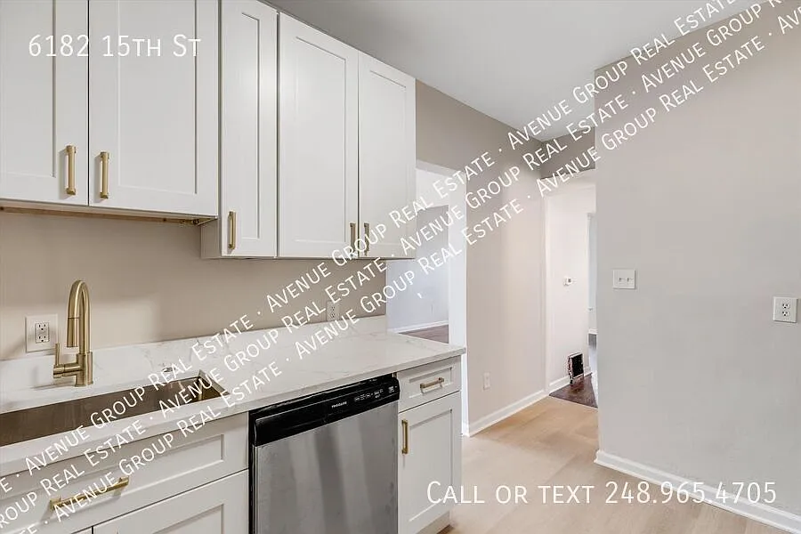 Beautifully Renovated 3 Bed/1 Bath Detroit Colonial — Photo 3