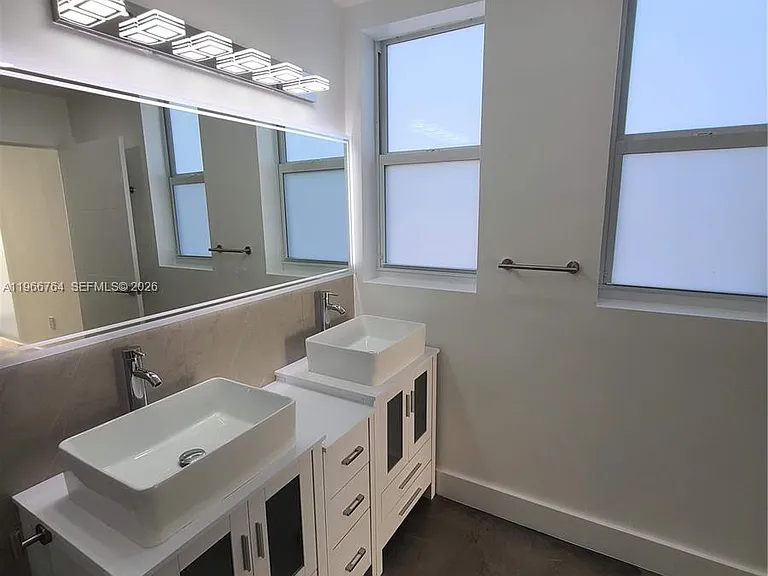 825 Michigan Ave #7 — Photo 27