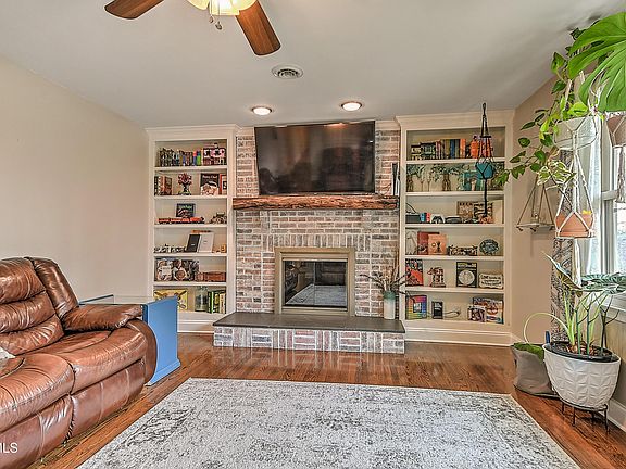 4th image of 155 Santa Monica Rd