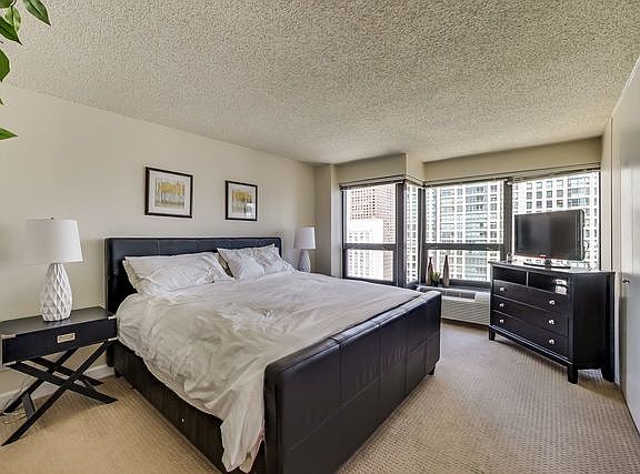 5th image of 30 E Huron St APT 3802