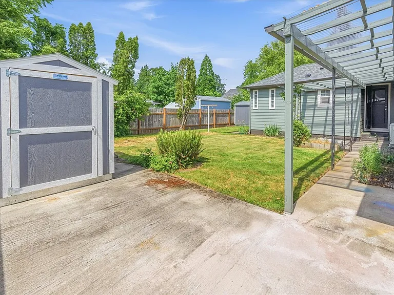 360 E Dartmouth St — Photo 3