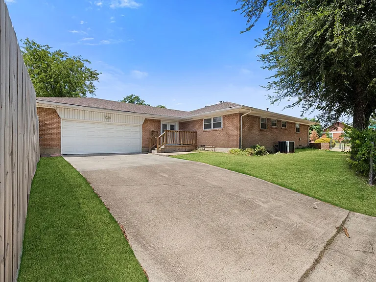 3364 Darvany Dr — Photo 27