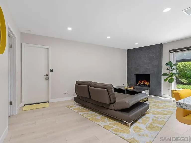 1516 Encino Ave #B — Photo 11