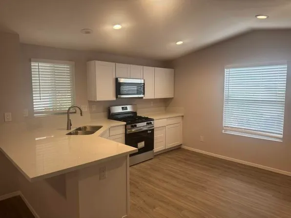 4470 E Vegas Valley Dr #69, Las Vegas, NV 89121