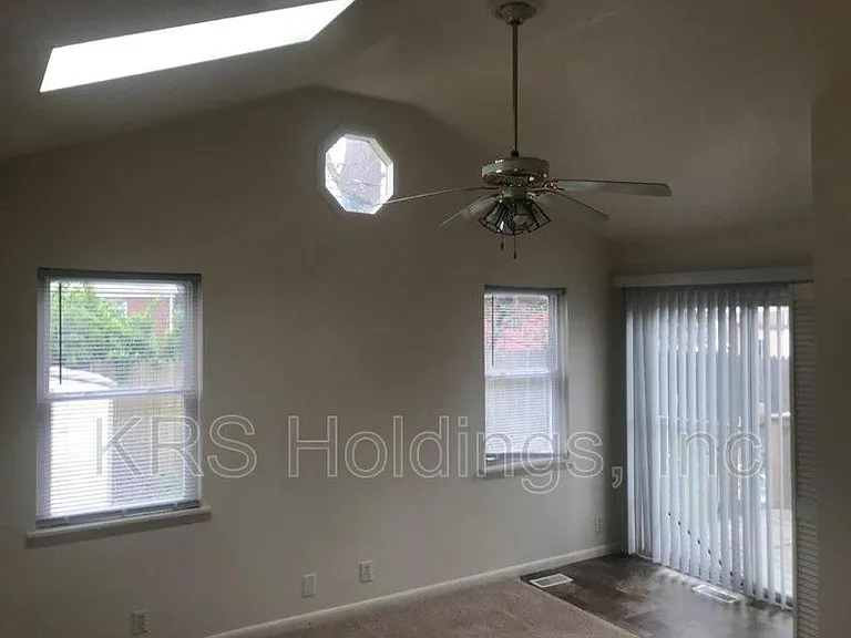 211 Maycox Ave #B — Photo 8