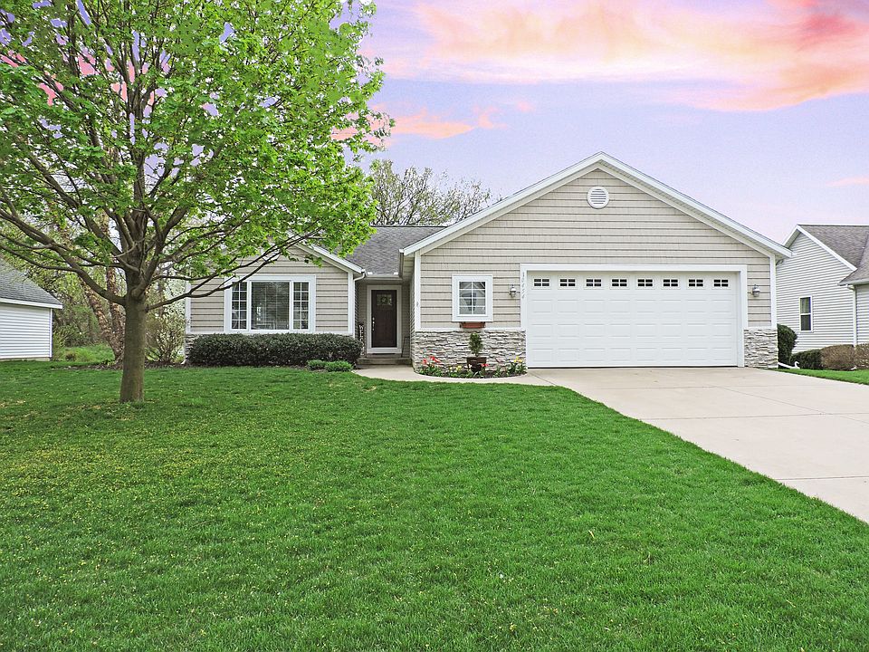 1st image of 10454 Bridgewater Dr