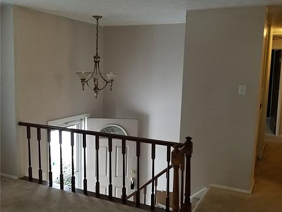3rd image of 2881 Amy Dr