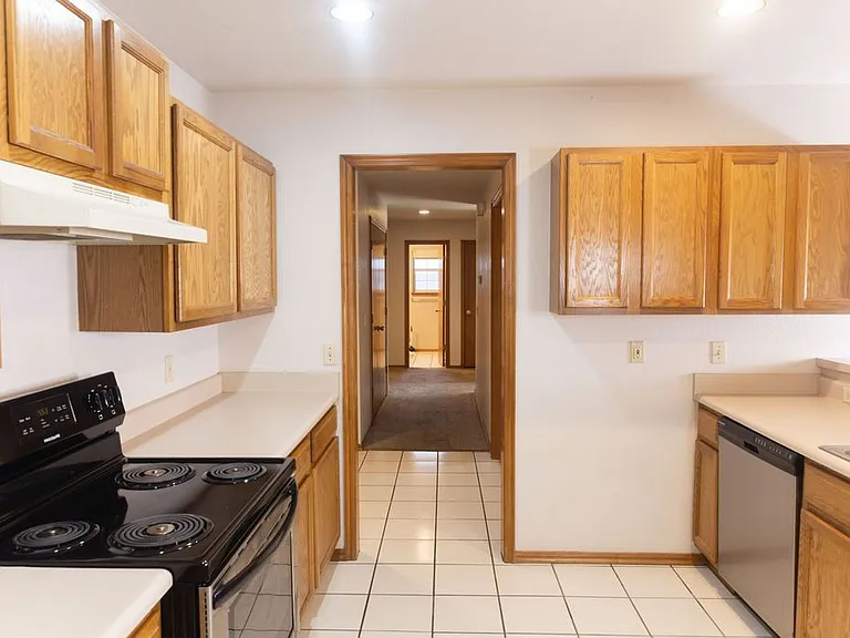 304 Eccell Ct — Photo 7