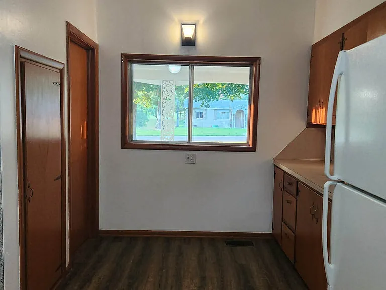 107 E Mockingbird Ln — Photo 11