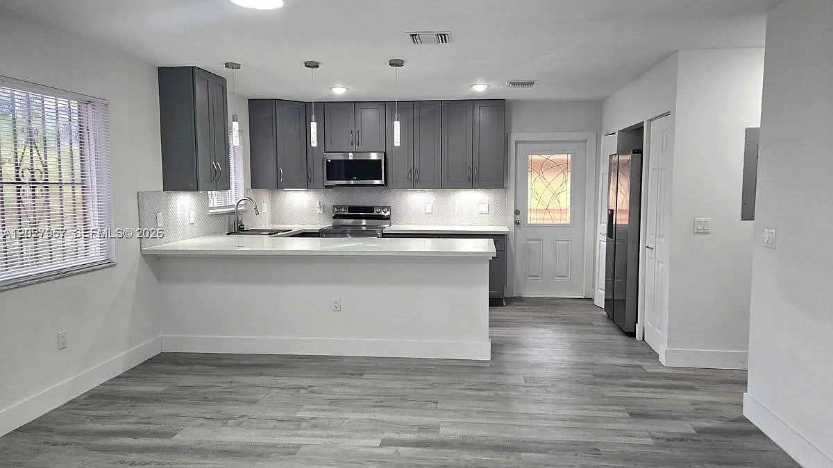 Earlington Heights — Photo 1