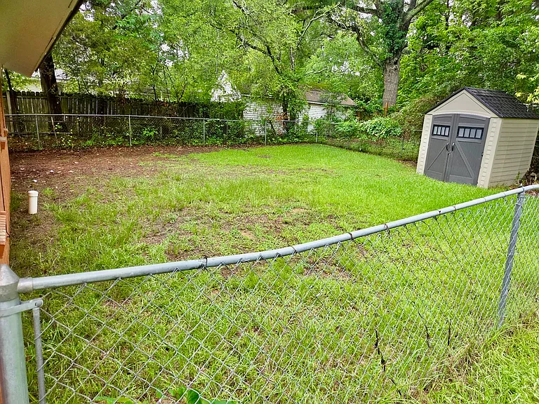 204 E Tuttle Rd — Photo 10