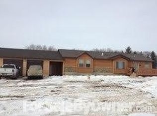 608 East St, Ray, ND 58849