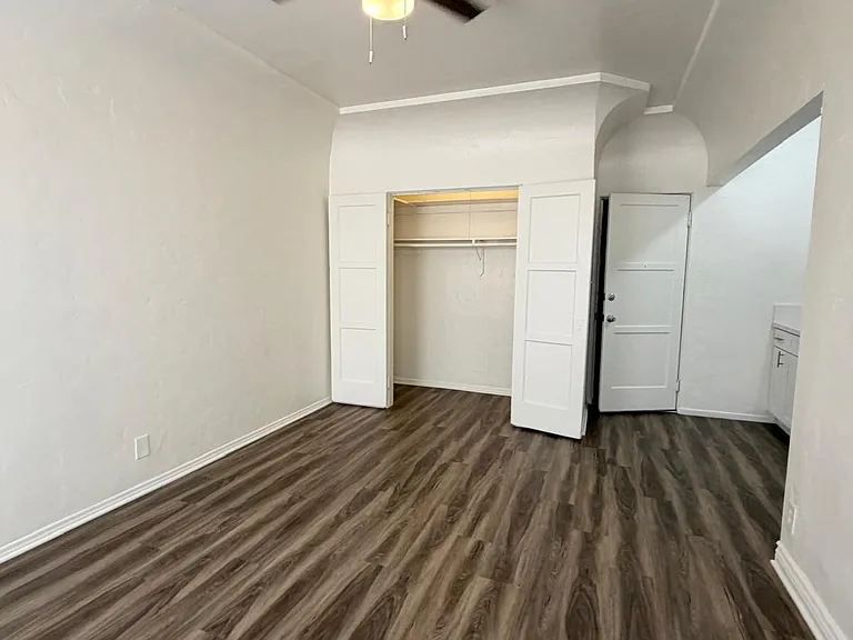 111 S Manhattan Pl #206 — Photo 4