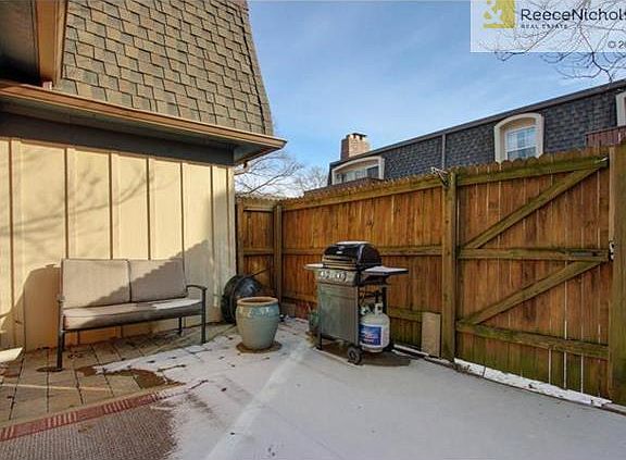 Gorgeous fenced in patio off of the living room!