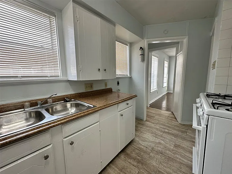 4624 Clay St — Photo 9
