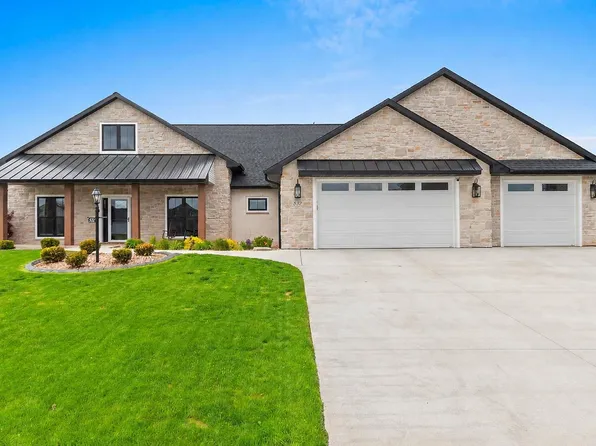 532 Royal Saint Pats Dr, Wrightstown, WI 54180