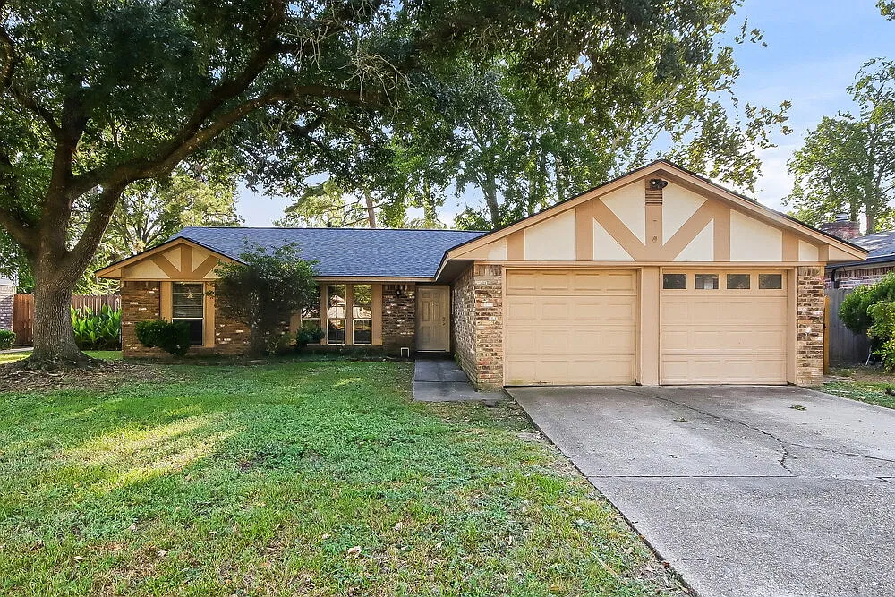 3 bed, 2.0 bath, 1804 sqft, $1,690 — Photo 1