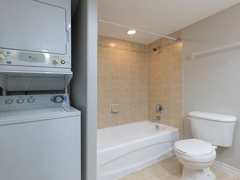 1015 Barrington St — Photo 13