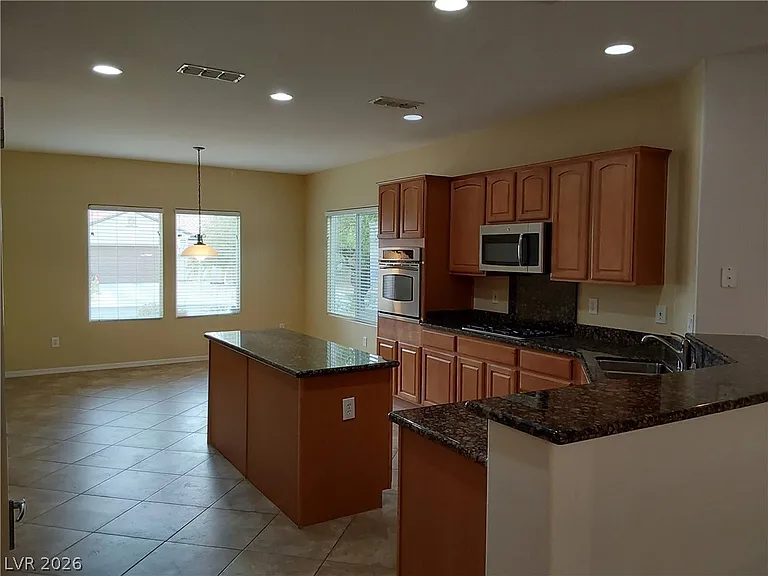 2140 Waterton Rivers Dr — Photo 2